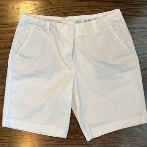 White Vineyard Vines Every Day shorts - size 8